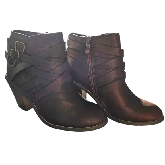 Journee Collection Brand New Brown Ankle Booties with Decorative Straps Size 7 - Picture 5 of 7